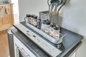 2 Mi to Dtwn Forest Grove Quiet Studio with Yard