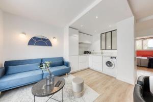 The Blue and Gold Cocoon Appart