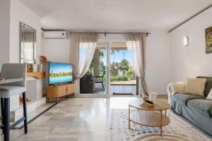 Relax en Calahonda: Jardines y piscina