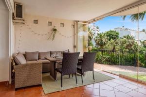 Relax en Calahonda: Jardines y piscina