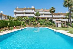 Relax en Calahonda: Jardines y piscina