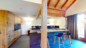 Chalets CASA-Le Cherk Chalet 300m2 jacuzzi sauna Vars les Claux : photos des chambres