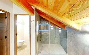 Chalets CASA-Le Cherk Chalet 300m2 jacuzzi sauna Vars les Claux : photos des chambres