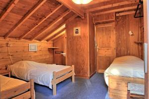 Maisons de vacances CASA Les Heureux Magnifique CHALET 6 chambres a RISOUL : photos des chambres