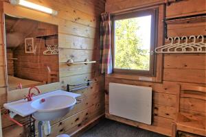 Maisons de vacances CASA Les Heureux Magnifique CHALET 6 chambres a RISOUL : photos des chambres