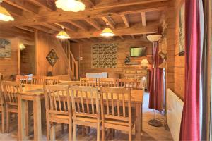 Maisons de vacances CASA Les Heureux Magnifique CHALET 6 chambres a RISOUL : photos des chambres