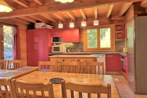 Maisons de vacances CASA Les Heureux Magnifique CHALET 6 chambres a RISOUL : photos des chambres