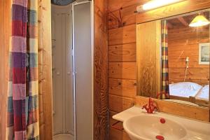 Maisons de vacances CASA Les Heureux Magnifique CHALET 6 chambres a RISOUL : photos des chambres