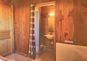 Maisons de vacances CASA Les Heureux Magnifique CHALET 6 chambres a RISOUL : photos des chambres