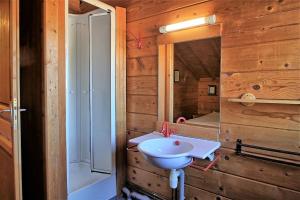 Maisons de vacances CASA Les Heureux Magnifique CHALET 6 chambres a RISOUL : photos des chambres