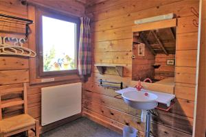 Maisons de vacances CASA Les Heureux Magnifique CHALET 6 chambres a RISOUL : photos des chambres