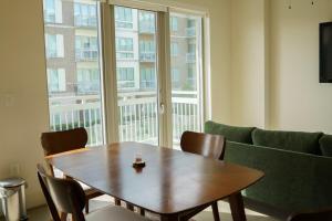 Pool View Downtown Near Stadiums