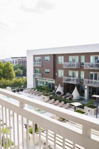 Pool View Downtown Near Stadiums