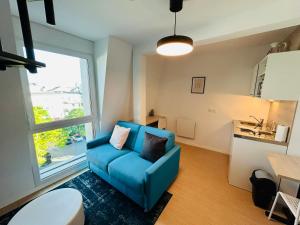 We Live In R - Duplex 502