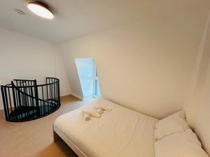 We Live In R - Duplex 502