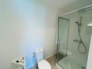 We Live In R - Duplex 502