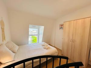 We Live In R - Duplex 504