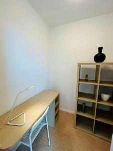 We Live In R - Suite 404