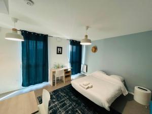 We Live In R - Suite 401