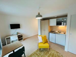 We Live In R - Suite 302