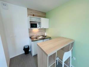 We Live In R - Suite 403