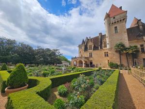 Appartements LA MAISON VALENTIN AU COEUR DE LA CITE MEDIEVALE : photos des chambres
