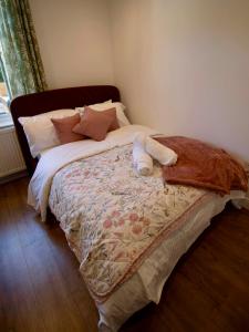 Stylish Double Room - Shared Bathroom - No Kitchen