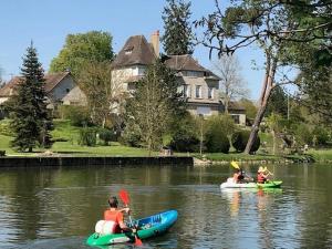 Maisons de vacances Eau petit bois Maison bord du loing with canoe : photos des chambres