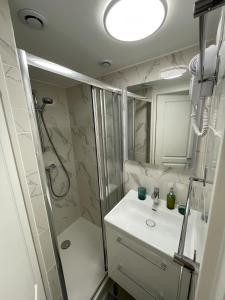Appartements Appartement entier T3 beau volume 1er etage : photos des chambres