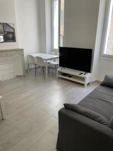 Appartements Appartement entier T3 beau volume 1er etage : photos des chambres