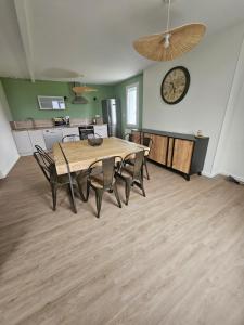 Appartements LES GITES DE TOURVILLE Bis : Appartement