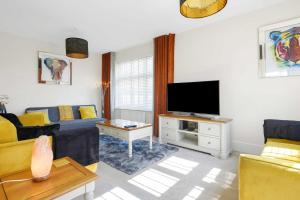 3 Bed HotTub House Donington EMA