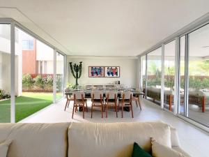 Luxo pé na areia com piscina e jacuzzi - 6 suítes