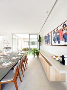 Luxo pé na areia com piscina e jacuzzi - 6 suítes