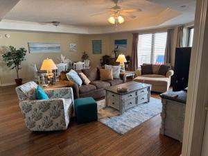 Stylish oceanview 2 bedroom unit - 1603 Royale Palms - Kingston Plantation condo