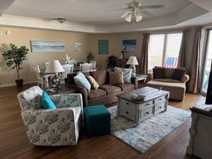 Stylish oceanview 2 bedroom unit - 1603 Royale Palms - Kingston Plantation condo