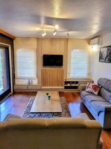 Casa Allegro 3dorm prox Lago Negro by AcheiGramado