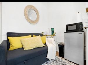 HOT TUB and Washer & Dryer in Unit