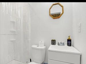 HOT TUB and Washer & Dryer in Unit