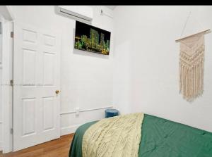 HOT TUB and Washer & Dryer in Unit