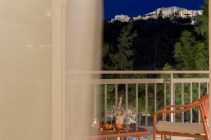 Thissio Acropolis Retreat