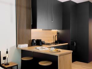 URBAN APARTMENTS GLOBAL SkyLine 23rd floor No 8, Garage, Self Chec-in, No Deposit