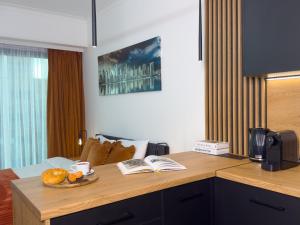 URBAN APARTMENTS GLOBAL SkyLine 23rd floor No 8, Free Garage, Self Check-in, No Deposit