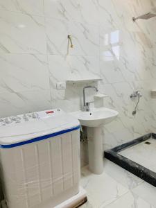 شاليه بقريه جرين بيتش الساحل الشمالي 4 غرف تشطيب السنه لوكس