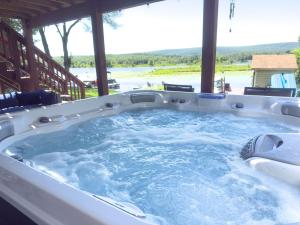 Waterfront, Amazing Views, Hot Tub, Dock, Kayaks