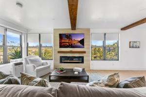 PoolFire Pit Near Balboa Park Mountain Views!