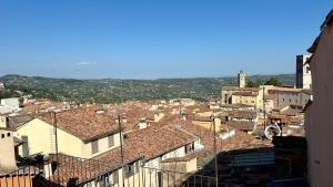 Appartement place aux aires en plein centre historique de Grasse