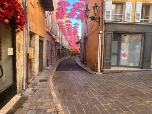 Appartement place aux aires en plein centre historique de Grasse
