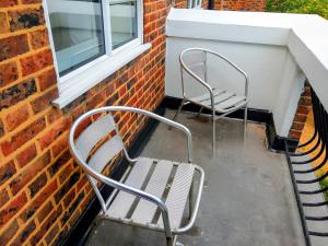 Cozy Vauxhall Nest-3 BDR flat, balcony, Tube, free Parking and lift- Perfect for Business, Tourist & long stay