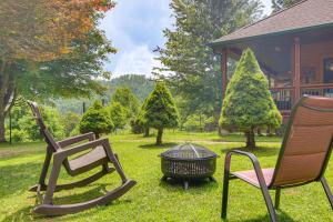 Wraparound Porch with Views Blue Ridge Mtn Gem!